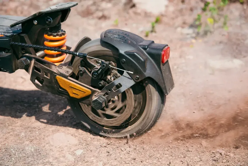 Trottinette KuKirin qui chauffe : causes, solutions et conseils