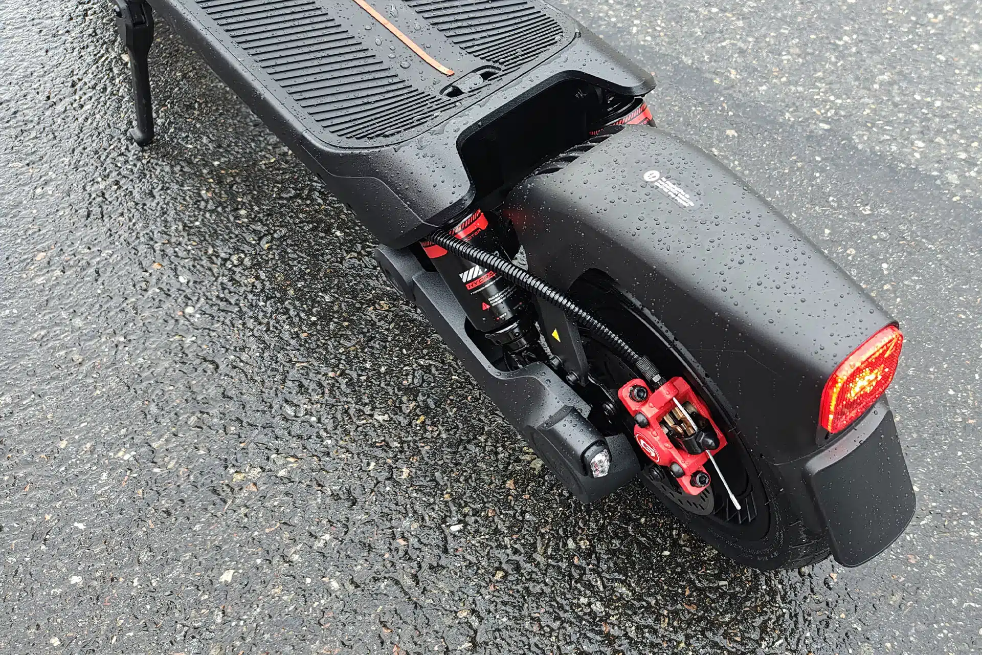 Trottinette électrique et pluie : peut-on rouler sans risque ?